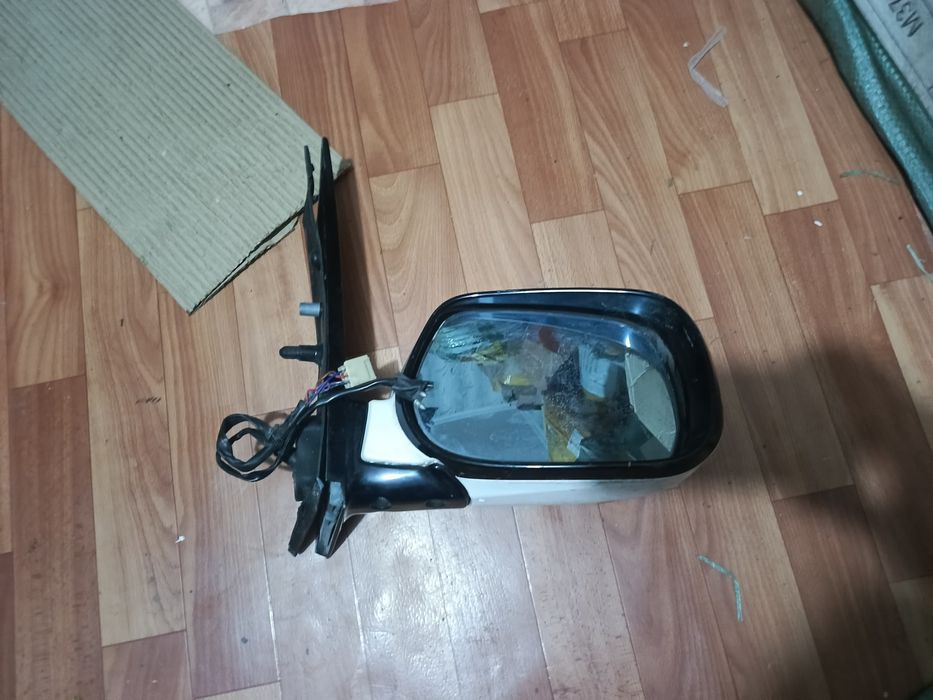 Toyota  ipsum зеркало