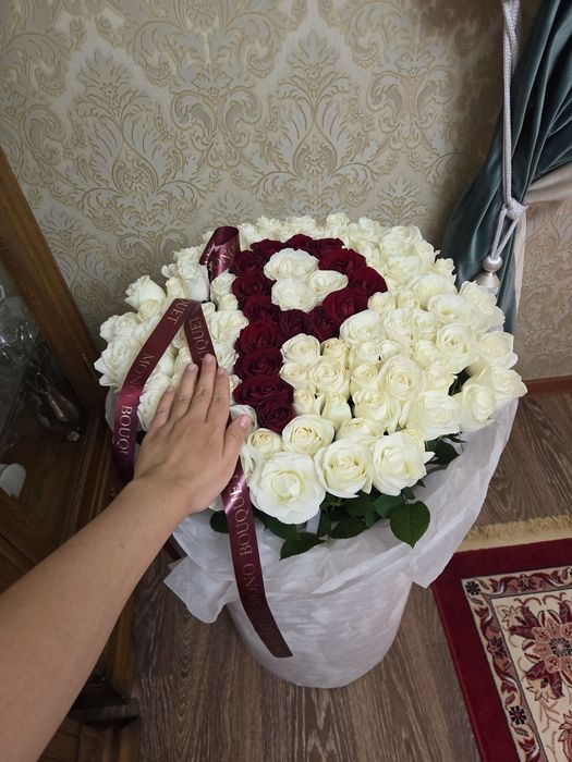 Цветы 101 роза в коробке