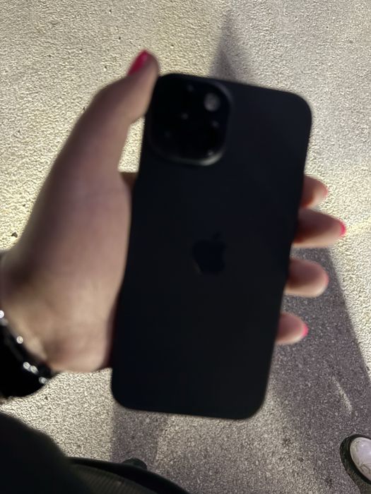 Продавам iphone 15