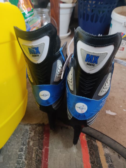 Продам коньки новые