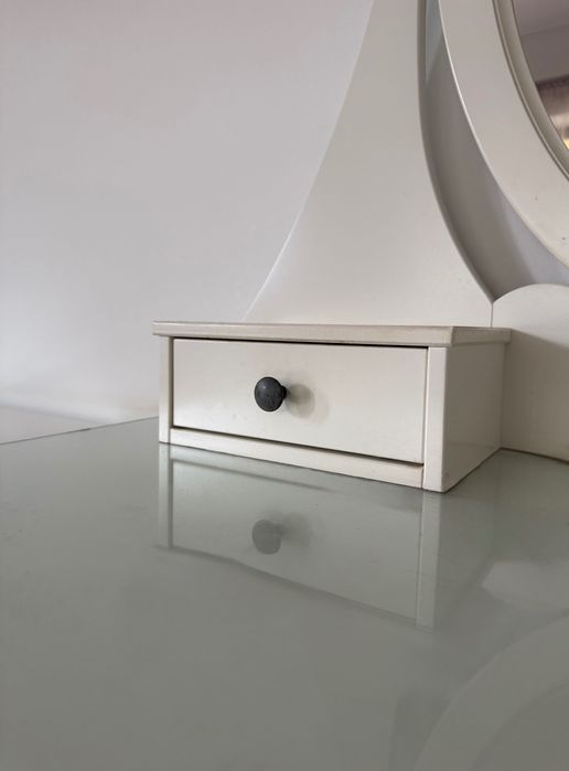 Masă machiaj IKEA