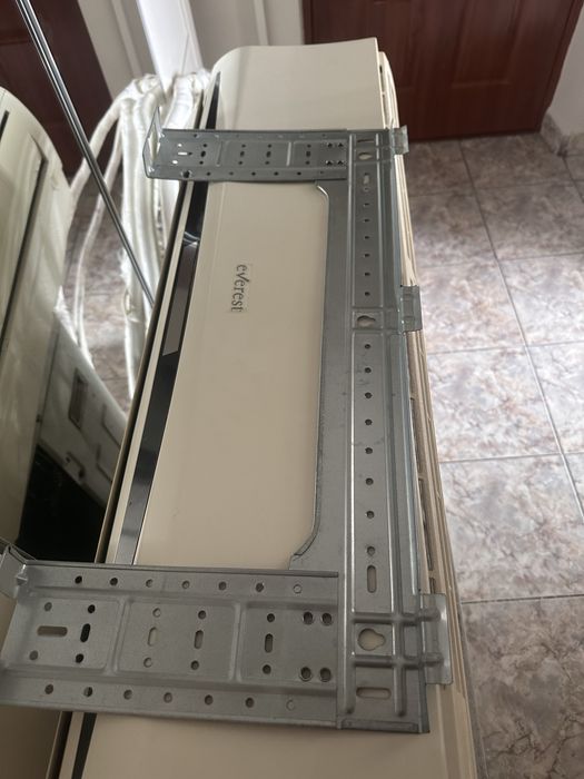 Vand aer conditionat  everest 24000btu