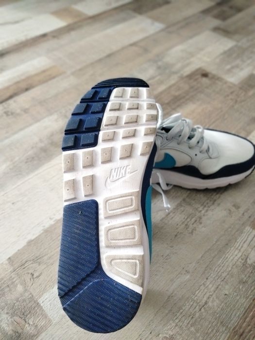 Adidași Nike air sc