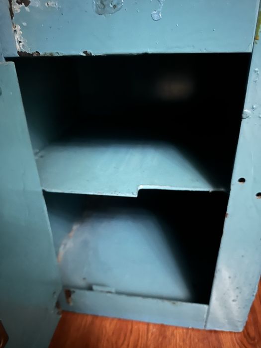 Продам железны сеф