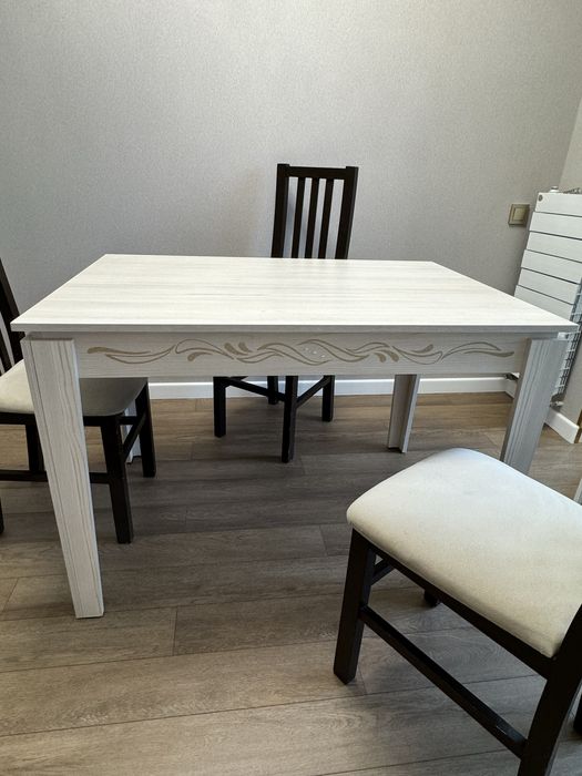 Стол и стулья дерево