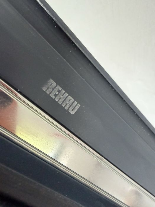 алуминиева врата REHAU