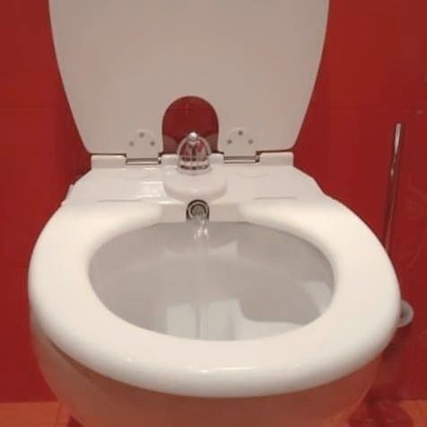 Седалка-биде с вграден смесител, с топла и студена вода, Италианска