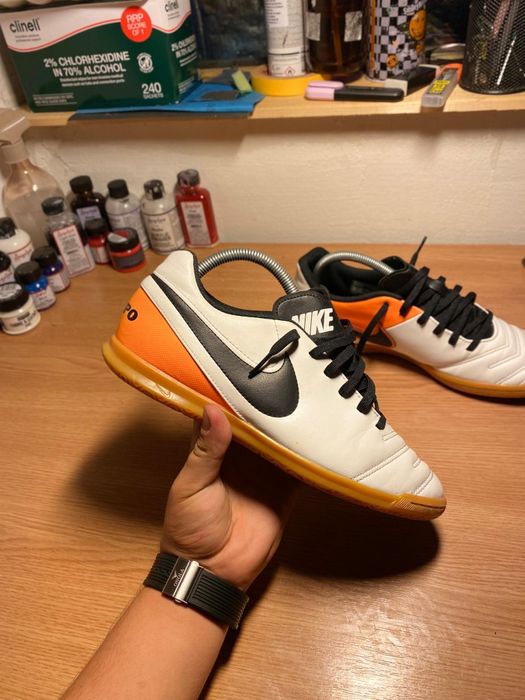 Adidasi fotbal Nike Tiempo