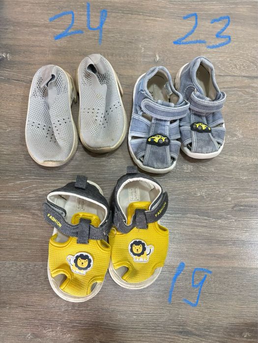 Отдам детскую обувь