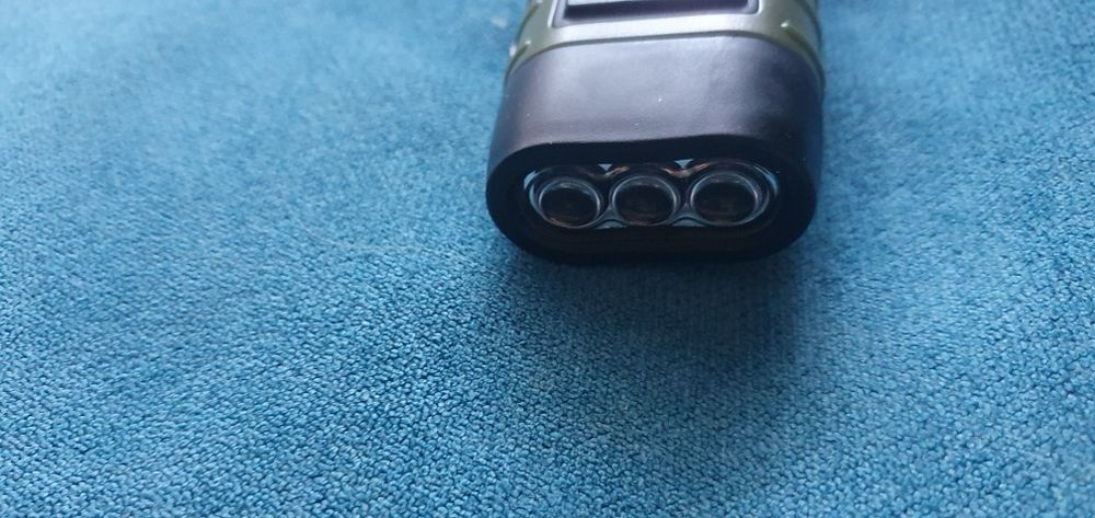 Резервный фонарик с динамо .