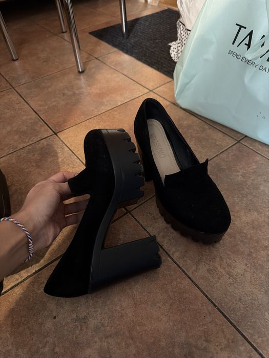 Кроссовки и туфли