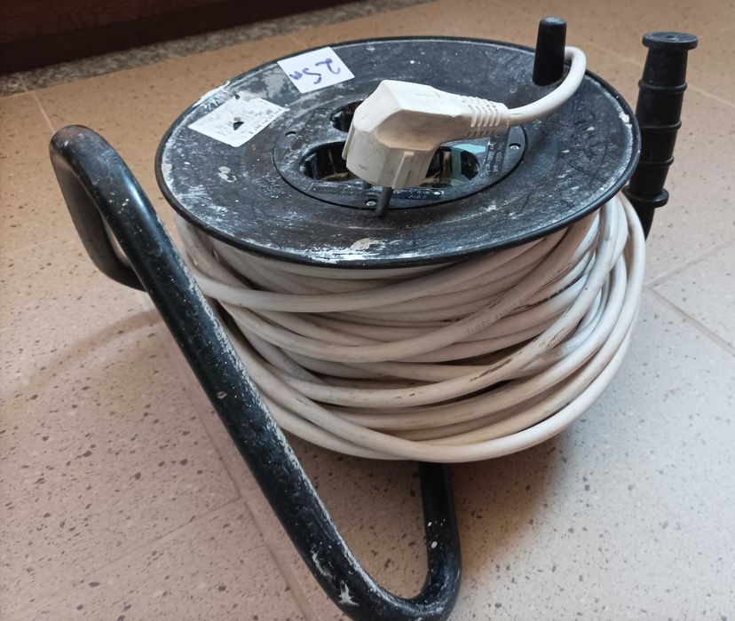 Derulator cablu electric cu 4 prize, 25 m, 3 x 1.5 mmp