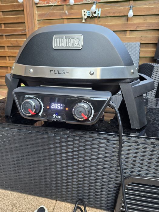 Grătar Weber Electric PULSE 2000 cu masă