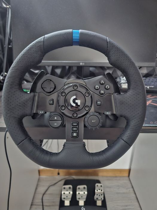 Vând volan logitech g923 cu garanție altex