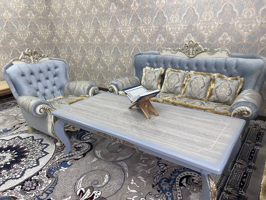 Мебель на заказ и в наличии гарантии есть ///