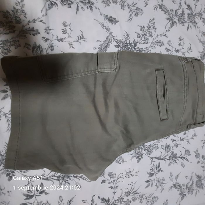 Pantalon scurt masura 44 H&M