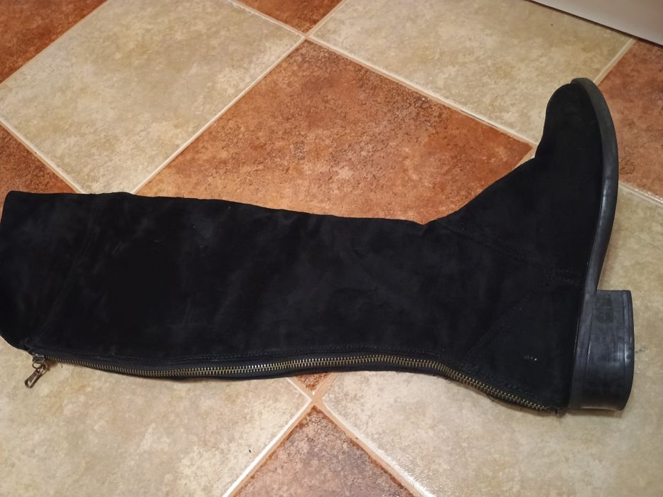 Боти и ботуши от естествена кожа и велур