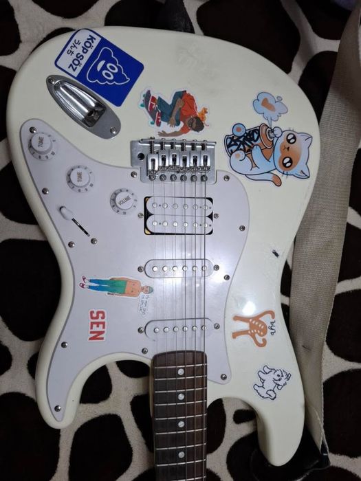 Электрогитара Squier bullet stratocaster HHS