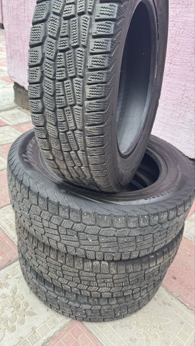 Продам шины в отличном состояний