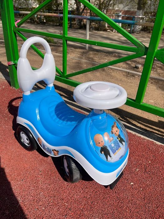 Продам машинку детскую