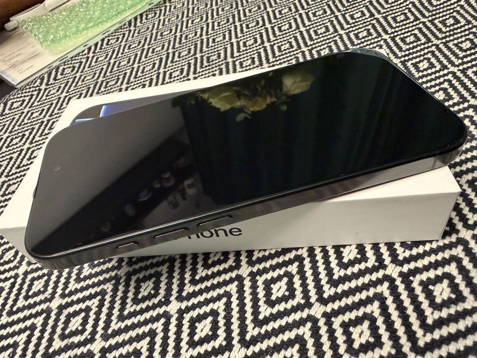 Iphone 16 pro, black titanium, 246 GB