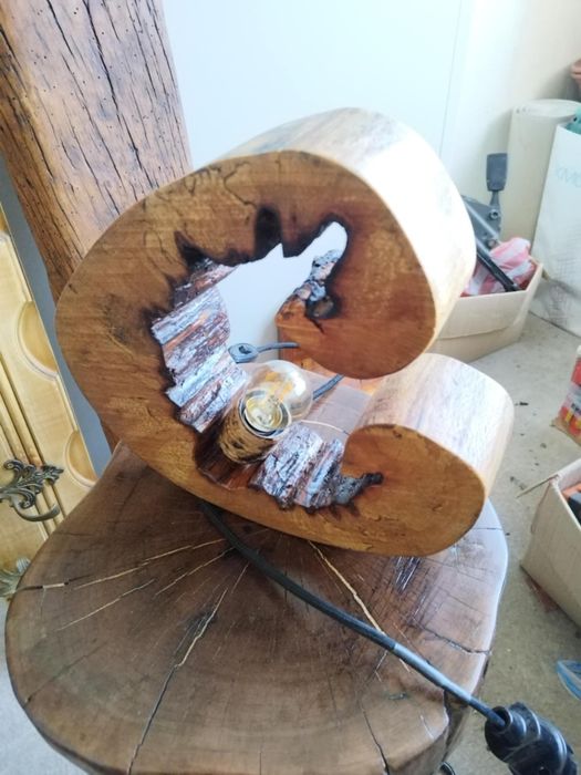 Маси от орех ,закачалка,нощна лампа и други произведения от дърво