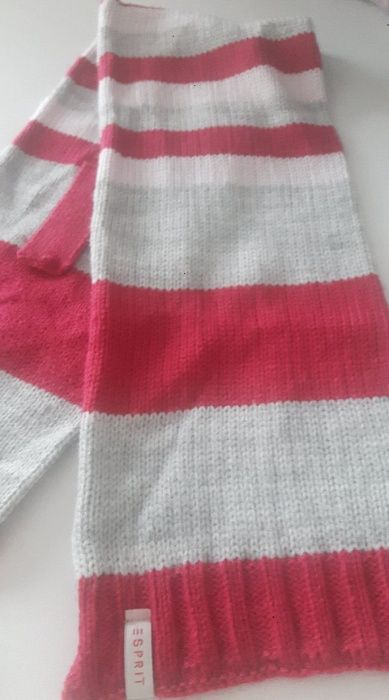 Якенцa, маркови шапкa и шал