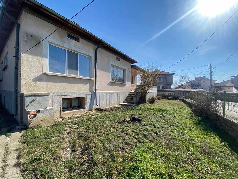 КЪЩА с РЗП 140 кв.м., двор 500 кв.м., град Сопот