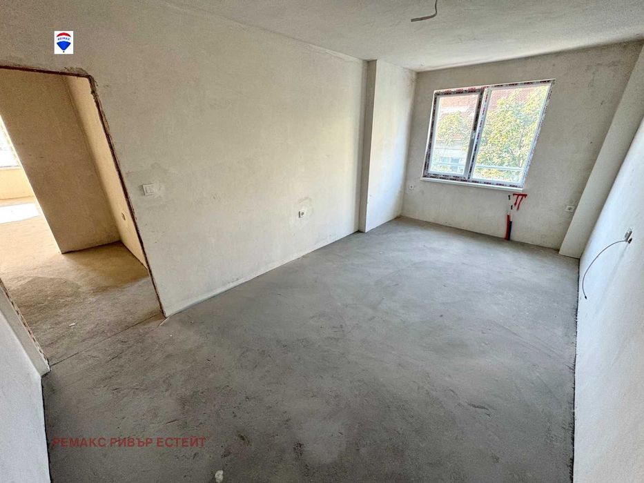 Продава се Тристаен апартамент в Русе, Център - 95 кв.м за 2011 €/кв.м - Снимка #6