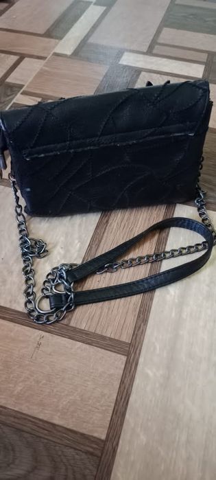 Женская сумка сотилади