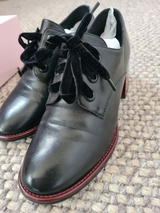 Pantof cu siret Epica