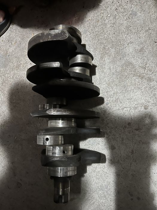 Коленвал на мотор 2.6бензин