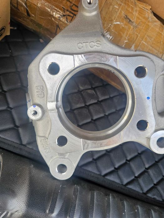 Кулак передний поворотный на BYD SONG PLUS.(левый,правый).