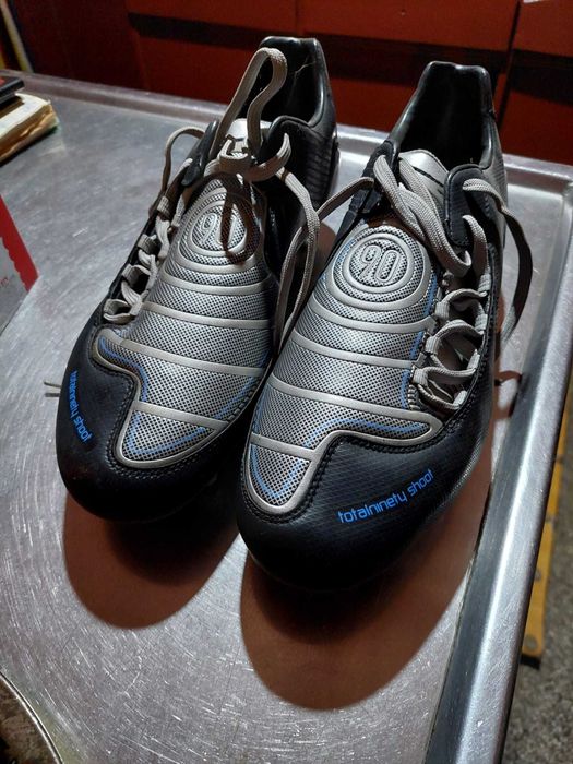 НОВИ Бутонки 45 номер  оригинални NIKE