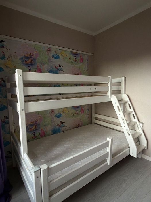 Продам детскую двухъярусную кровать из МДФ