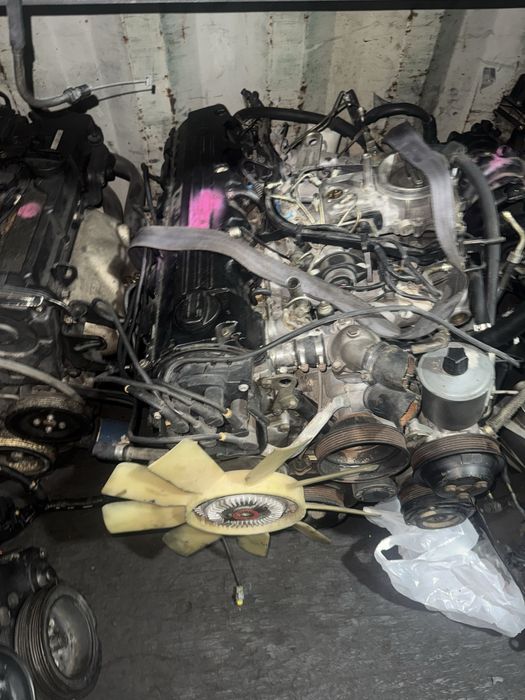 Мерседес-Е-300 двигатель 103 обем-3