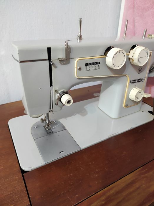 Швейная машинка Подольск-142