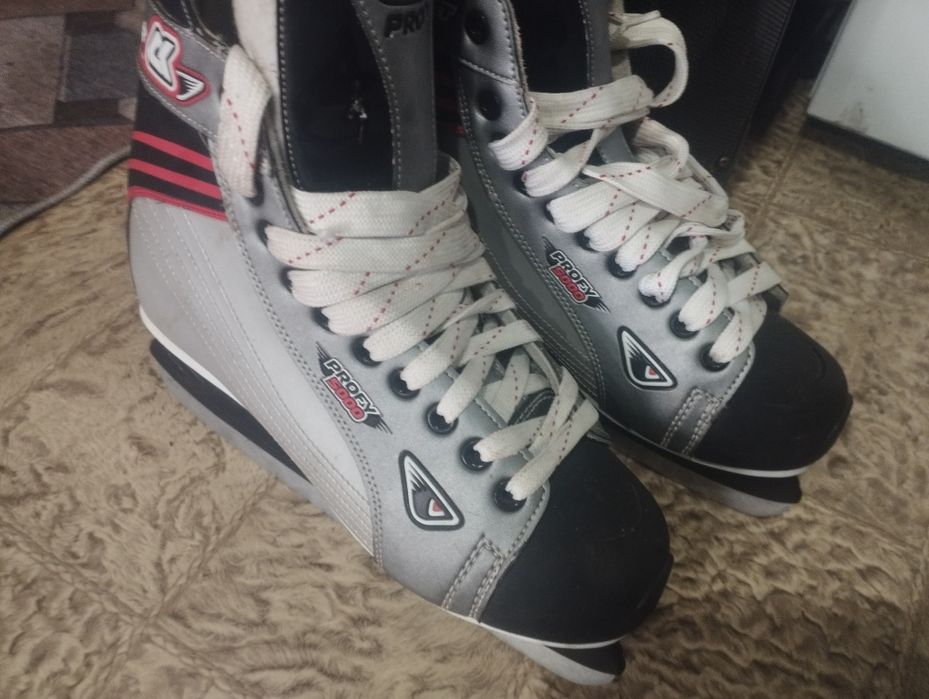 Продам коньки размер 44