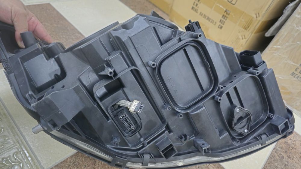 Фара мерседес w221