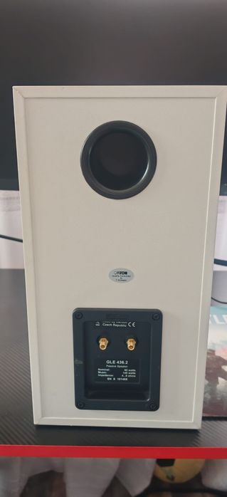 O boxă canton GLE 436.2