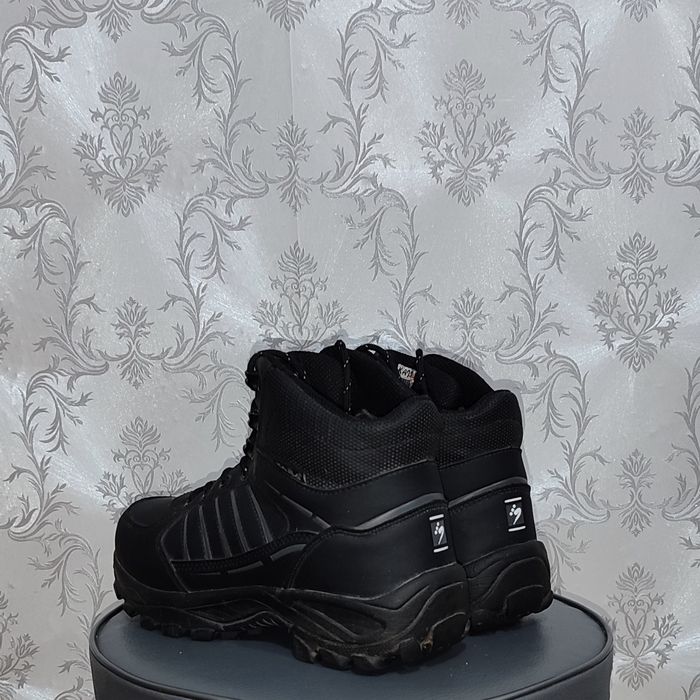 Продам зимние кроссовки