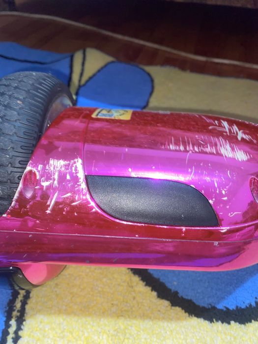 haveboard roz cu luminite pe laterala