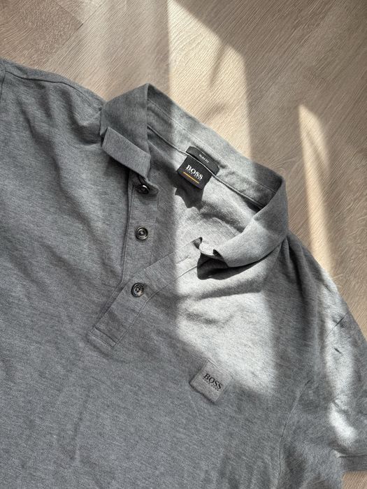 Outfit barbati : pantaloni Mango noi si tricou Hugo Boss