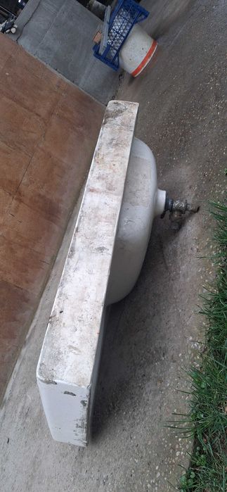 Стара керамична мивка