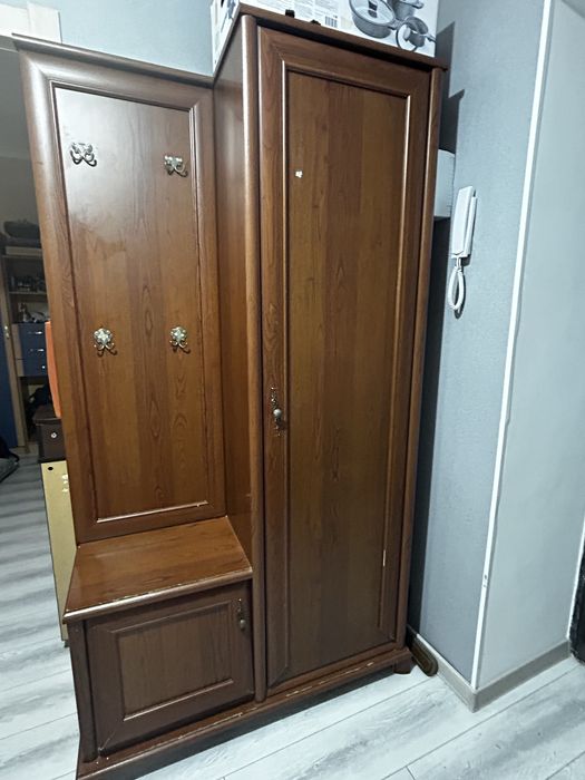 Продается шкаф в прихожую