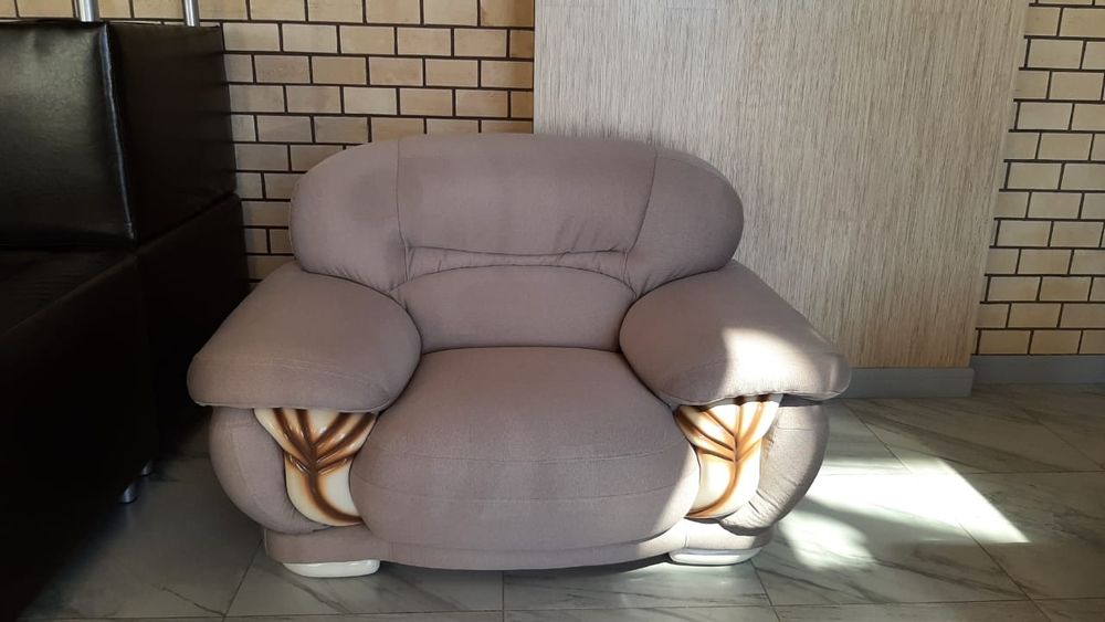 Продам комплект диван с креслами