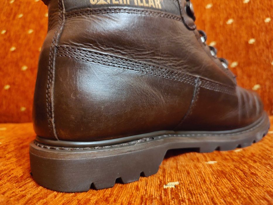 Caterpillar-мъжки боти №45