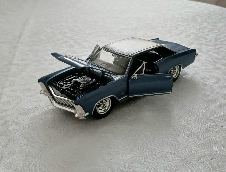 Количка Buick Riviera