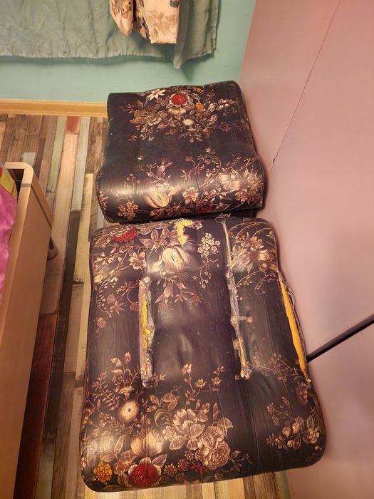 Подарявам фотьойл и табуретки