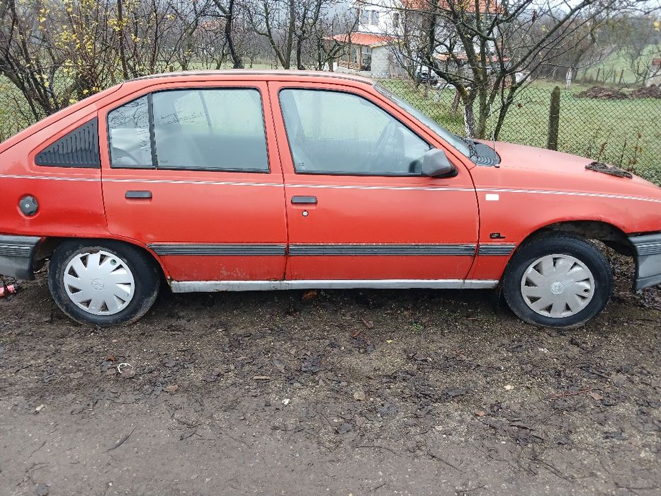 Опел кадет 1.3 на части